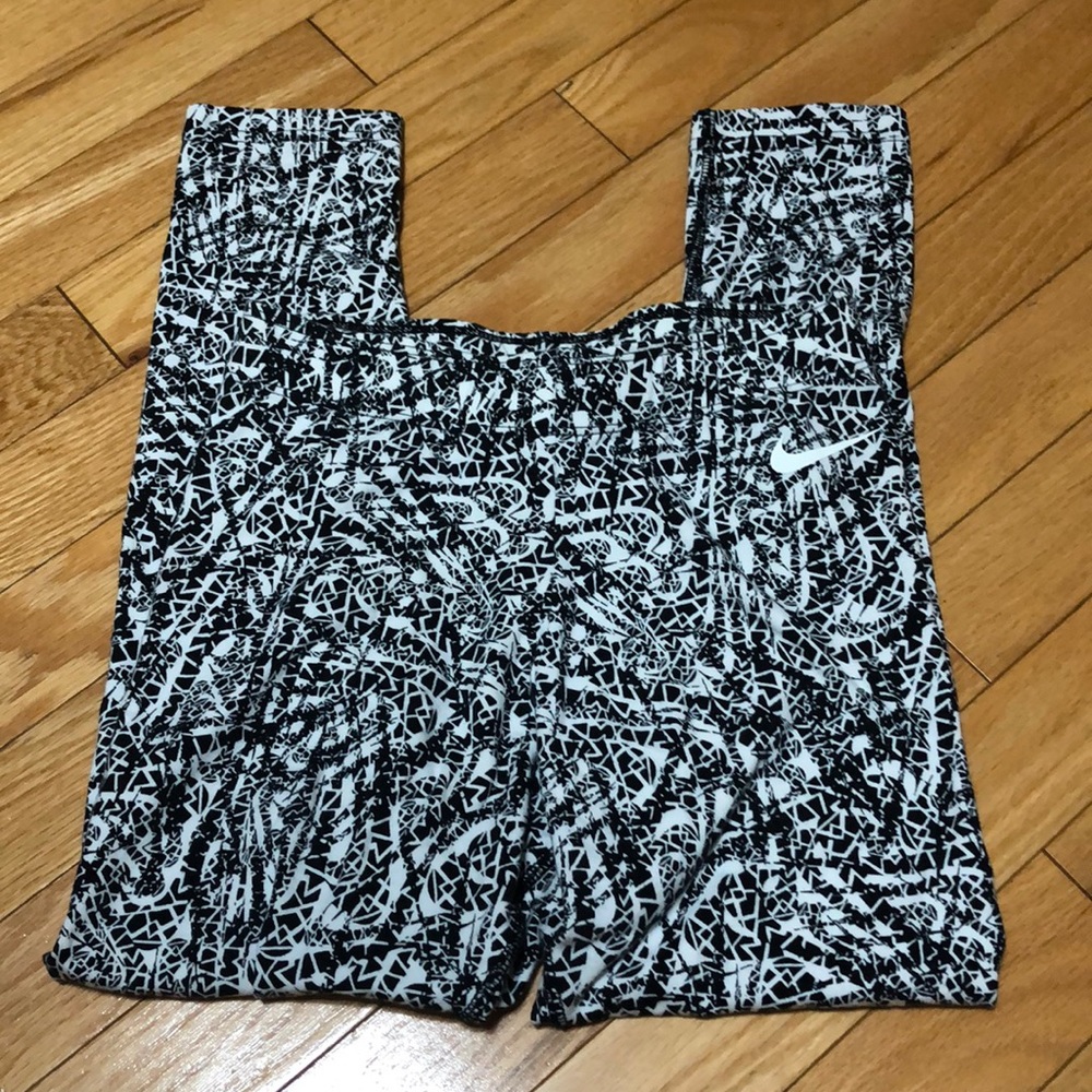 XS Nike Leggings - Picture 2 of 3